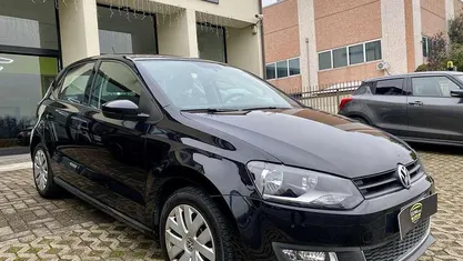 Nero Usata 2010 VW Polo Highline Tre volumi | 5800 € (Buon prezzo)