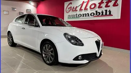 Usata Alfa Romeo Giulietta Business 120 CV (88 kW) 2017 Bianco Utilitaria