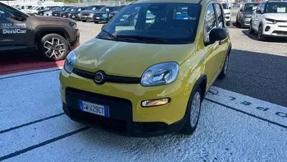 Usata Fiat Panda S 70 CV (51 kW) 2024 Giallo Utilitaria