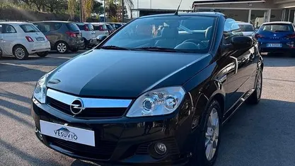 Usata Opel Tigra Sport 89 CV (65 kW) 2006 Nero Cabrio