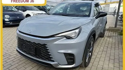 Nuova Lexus LBX 136 CV (100 kW) 2025 Nero SUV