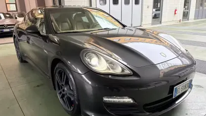 Usata Porsche Panamera 300 CV (220 kW) 2011 Grigio Utilitaria