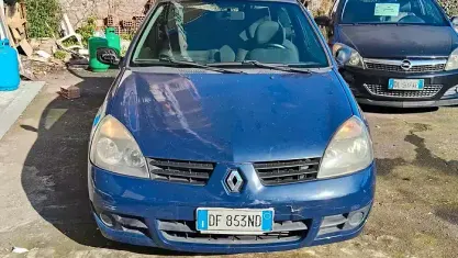 Usata Renault Clio II Dynamique 68 CV (50 kW) 2007 Blu Berlina