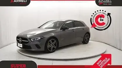 Gebraucht Mercedes A180 116 PS (85 kW) 2018 Grau Limousine
