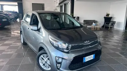 Usata Kia Picanto X-Line 67 CV (49 kW) 2022 Grigio Utilitaria