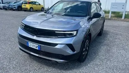 Usata Opel Mokka 131 CV (96 kW) 2025 Grigio SUV