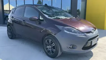 Usata Ford Fiesta Titanium 69 CV (50 kW) 2010 Berlina