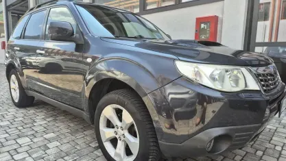 Usata Subaru Forester 147 CV (108 kW) 2010 Grigio SUV