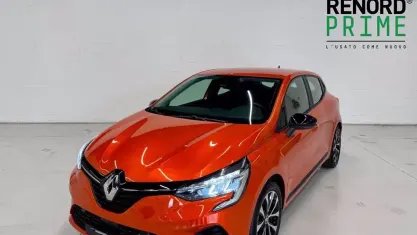 Usata Renault Clio Equilibre 145 CV (106 kW) 2023 Arancione Utilitaria