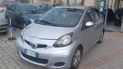 Usata Toyota Aygo 68 CV (50 kW) 2011 Argento Utilitaria