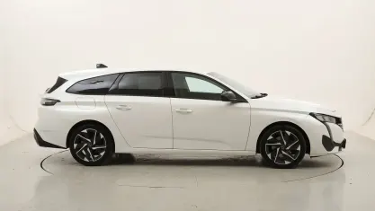 Usata Peugeot 308 SW Allure 131 CV (96 kW) 2022 Biancobianco Station wagon