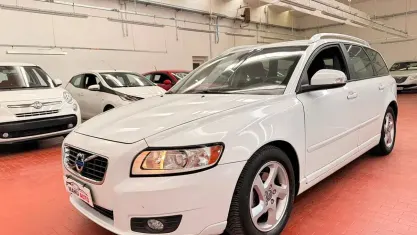 Usata Volvo V50 115 CV (84 kW) 2011 Bianco Station wagon