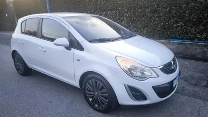 Bianco Usata 2011 Opel Corsa Cosmo Due volumi | 3700 € (Buon prezzo)