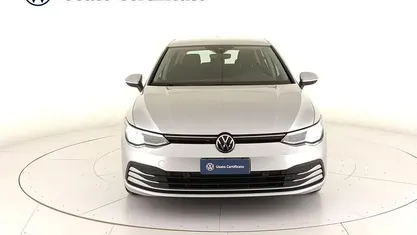 Usata VW Golf VIII Life 116 CV (85 kW) 2021 Argento Berlina