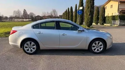 Usata Opel Insignia Cosmo 179 CV (131 kW) 2009 Argento Berlina