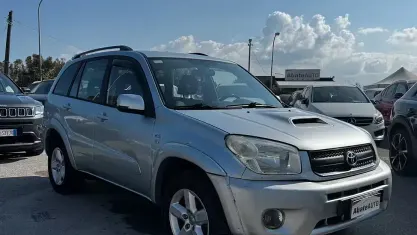 Usata Toyota RAV4 116 CV (85 kW) 2004 Grigio SUV