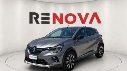 Usata Renault Captur Techno 101 CV (74 kW) 2023 Grigio SUV