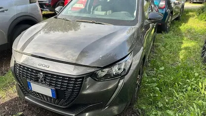 Usata Peugeot 208 Allure 101 CV (74 kW) 2023 Grigio Utilitaria