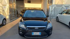 Usata 2010 Ford Focus Titanium Tre volumi | 2890 € (Buon prezzo)