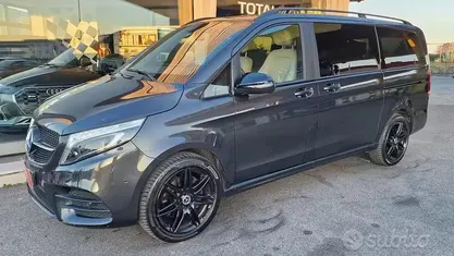 Usata Mercedes V250 190 CV (139 kW) 2022 Grigio grafite metallizzato Monovolume