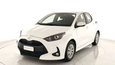 Bianco Usata 2023 Toyota Yaris Active Tre volumi | 15.600 € (Buon prezzo)