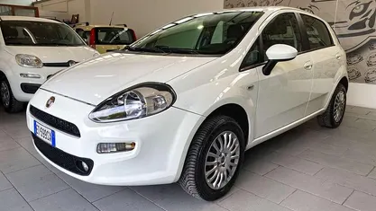 Bianco Usata 2014 Fiat Punto Street Tre volumi | 2490 € (Super prezzo)