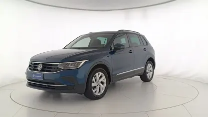 Usata VW Tiguan Life 150 CV (110 kW) 2023 V2 nightshade blue metallizzato SUV