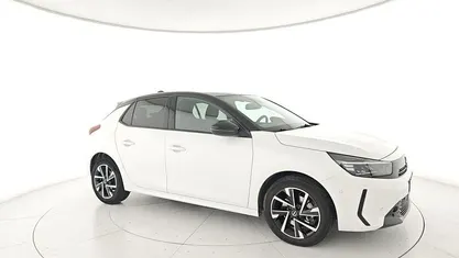 Usata Opel Corsa 101 CV (74 kW) 2024 Bianco Utilitaria