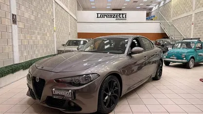 Usata Alfa Romeo Giulia 180 CV (132 kW) 2017 Grigio Berlina