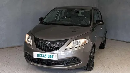 Usata Lancia Ypsilon Silver 70 CV (51 kW) 2023 Grigio Utilitaria