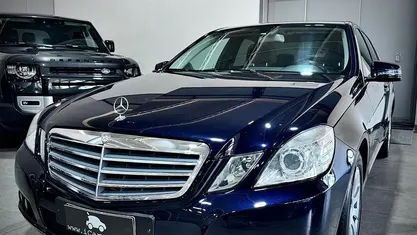 Blu Usata 2009 Mercedes E220 Elegance Tre volumi | 7900 €