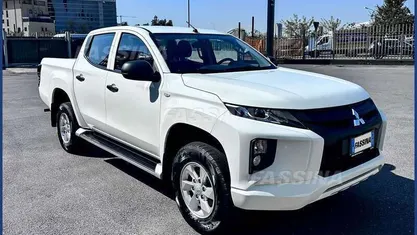 Usata Mitsubishi L200 Invite 150 CV (110 kW) 2022 Bianco Pick-up