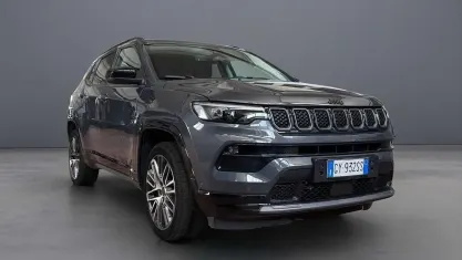 Usata Jeep Compass Summit 131 CV (96 kW) 2025 Grey graphite SUV
