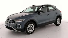 Petroleum blue metallizzato nero Usata 2024 VW T-Roc Life SUV | 28.500 € (Buon prezzo)
