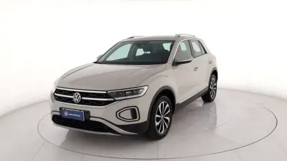Usata VW T-Roc Style 150 CV (110 kW) 2023 Grigio metallizzato SUV