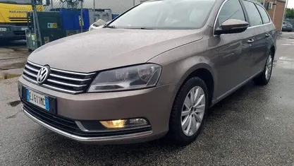 Marrone Usata 2011 VW Passat Comfortline Station wagon | 4999 € (Buon prezzo)