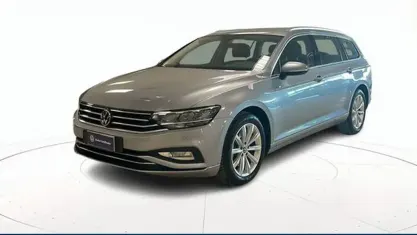 Usata VW Passat Business 150 CV (110 kW) 2024 Grigio / pastello Station wagon