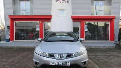 Grigio chiaro Usata 2009 Honda Civic Elegance Tre volumi | 3800 € (Buon prezzo)