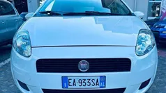 Bianco divino Usata 2010 Fiat Grande Punto Due volumi | 4500 € (Buon prezzo)