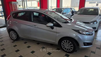 Usata Ford Fiesta Titanium 75 CV (55 kW) 2014 Argento Utilitaria