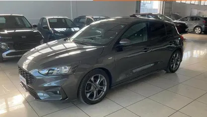 Usata Ford Focus ST-Line 120 CV (88 kW) 2020 Grigio Berlina