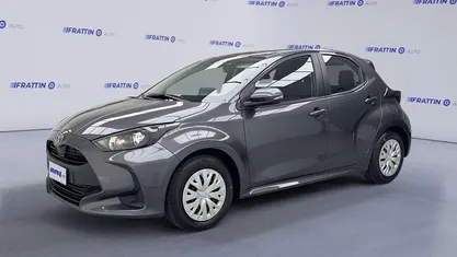 Grigio scuro Usata 2025 Toyota Yaris Hybrid Active Utilitaria | 18.800 € (Ottimo prezzo)