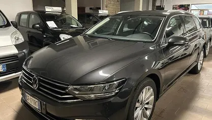 Usata VW Passat Business 122 CV (89 kW) 2021 Grigio Station wagon
