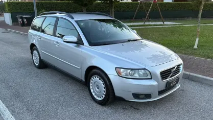 Usata Volvo V50 Kinetic 109 CV (80 kW) 2008 Argento Station wagon