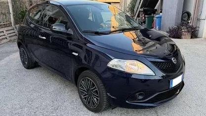 Usata Lancia Ypsilon Gold 70 CV (51 kW) 2021 Utilitaria