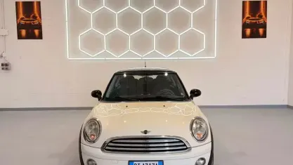 Usata Mini Cooper 120 CV (88 kW) 2009 Bianco Utilitaria