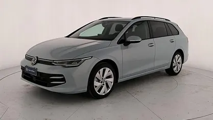 Crystal ice blue metallizzato Nuova 2025 VW Golf VIII Edition Station wagon | 32.900 € (Buon prezzo)