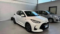 Bianco Usata 2021 Toyota Yaris Hybrid Trend Tre volumi | 14.900 € (Ottimo prezzo)