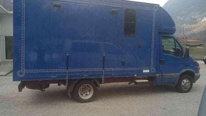 Usata Iveco 35.12 116 CV (85 kW) 2005 Blu Furgone