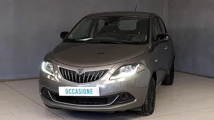 Usata Lancia Ypsilon Silver 70 CV (51 kW) 2023 Grigio Utilitaria